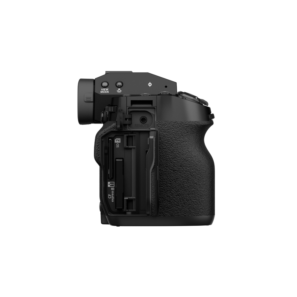 Zwarte camera met SD- en CFexpress-kaartsleuven en knoppen.