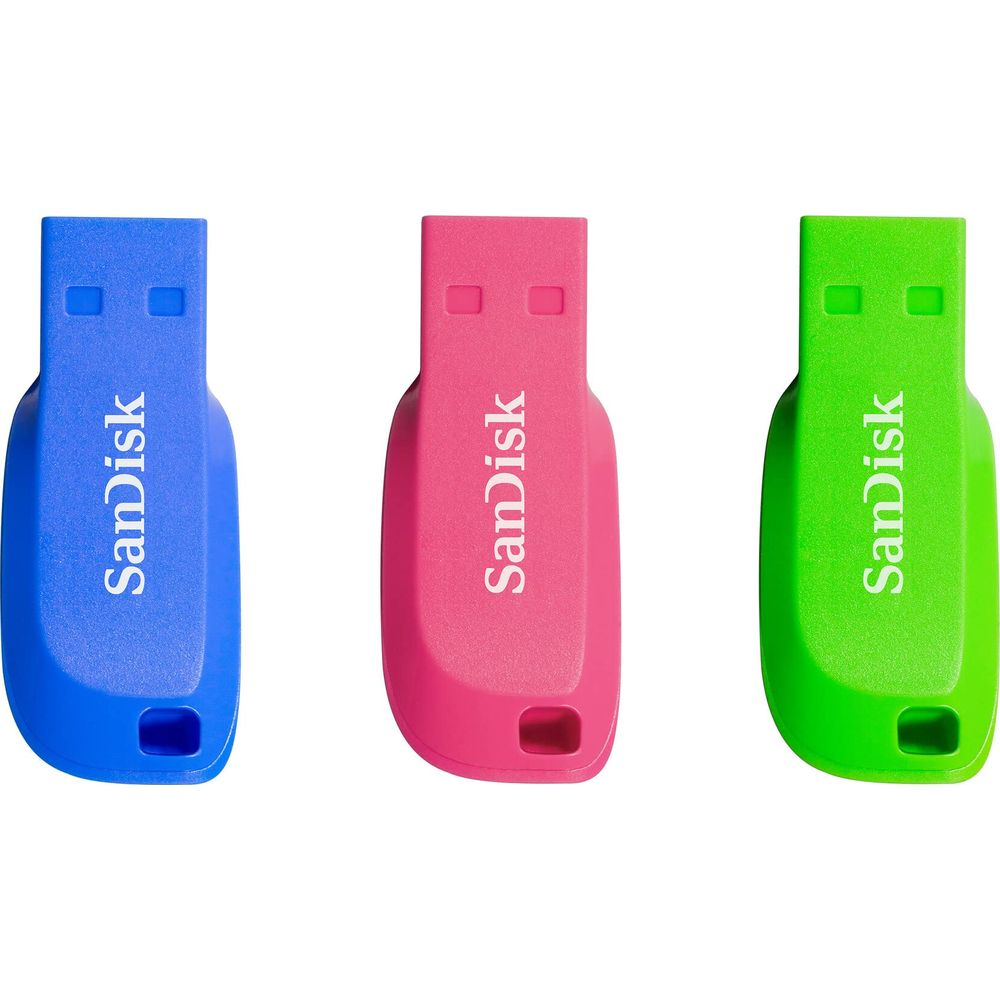 Drei SanDisk USB-Sticks in Blau, Pink und Grün nebeneinander.