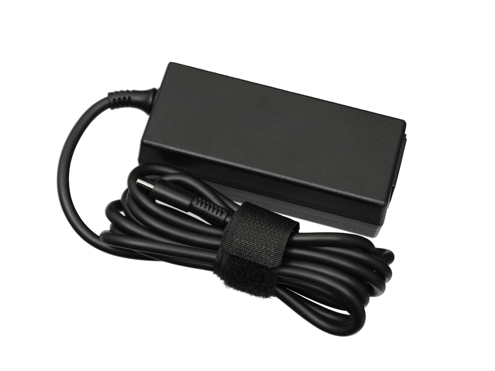 Ein schwarzes Laptop-Netzteil mit Kabel, das mit Klettverschluss gebündelt ist.