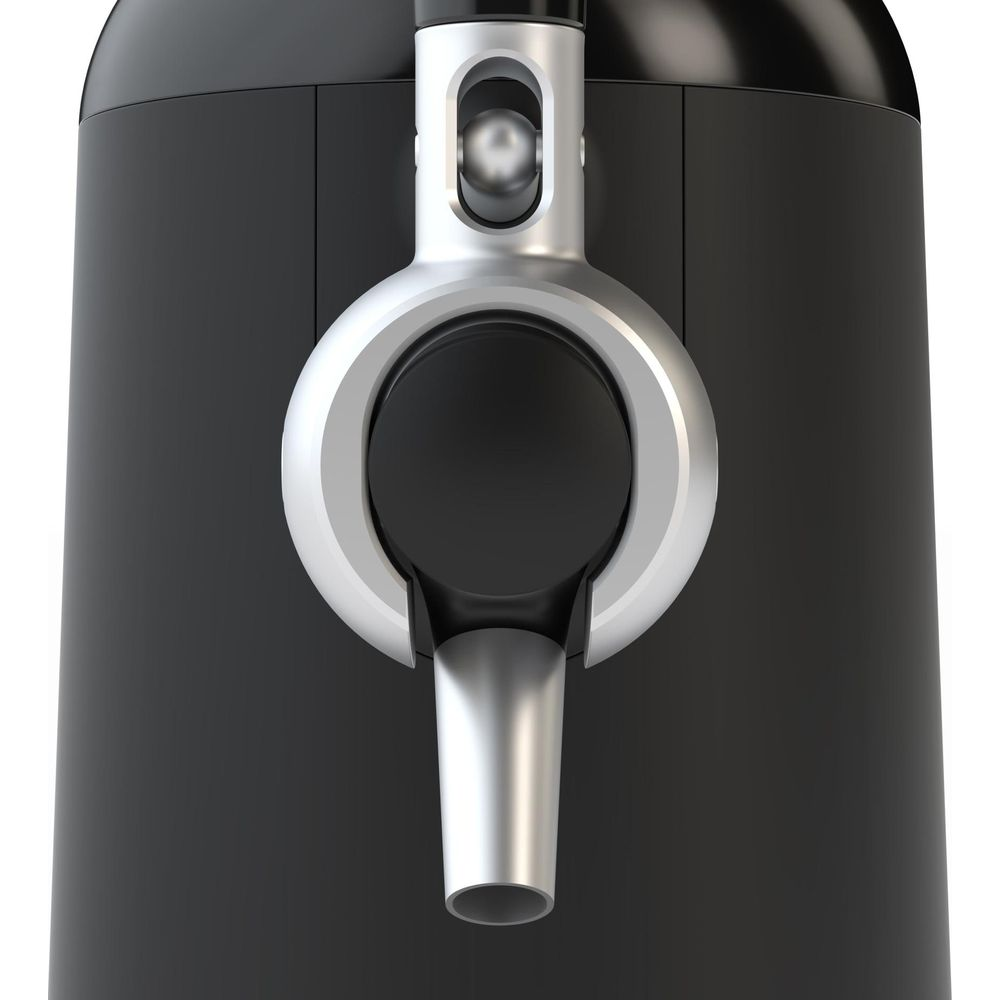 Gros plan d'un appareil noir avec un robinet et une poignée argentés.