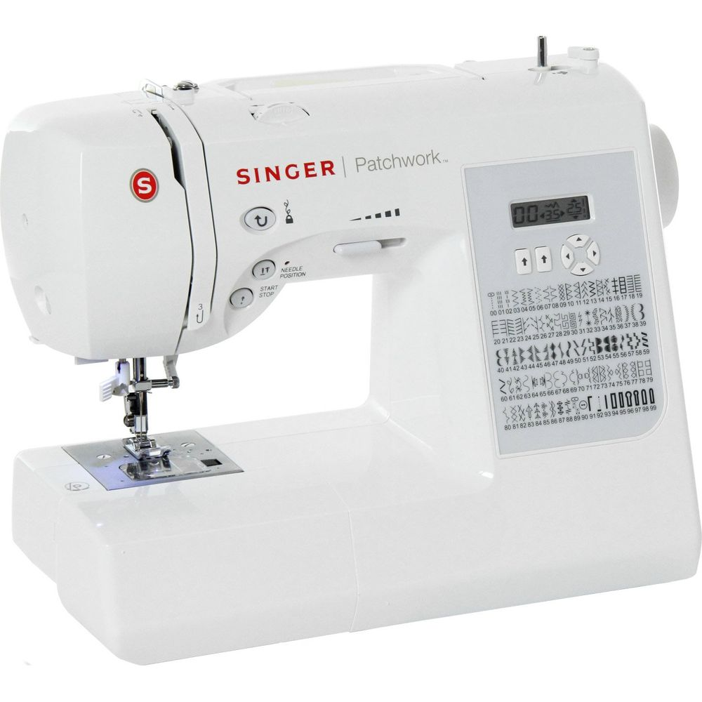 Weiße Singer Nähmaschine mit digitalem Display und Stichauswahl.