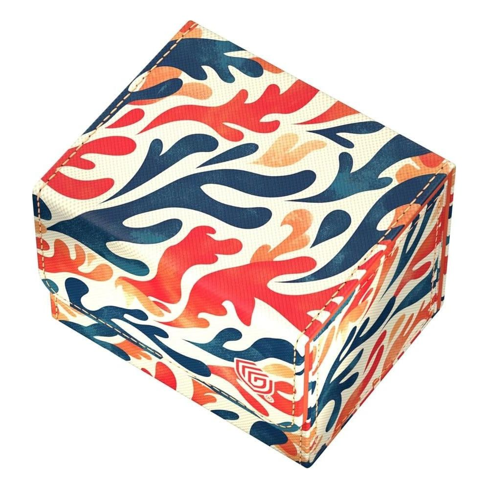 Una scatola bianca con un motivo colorato di forme rosse, blu e arancioni simili a fiamme.