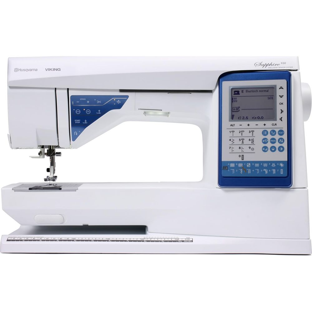 Moderne weiße Nähmaschine mit blauem Bedienfeld und Display.