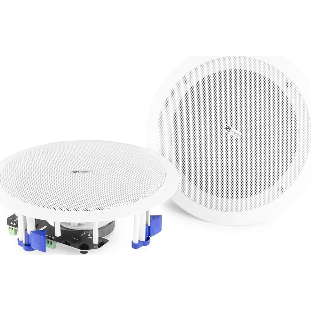 Dos altavoces blancos de techo sobre fondo blanco. Uno se ve de frente y por debajo.