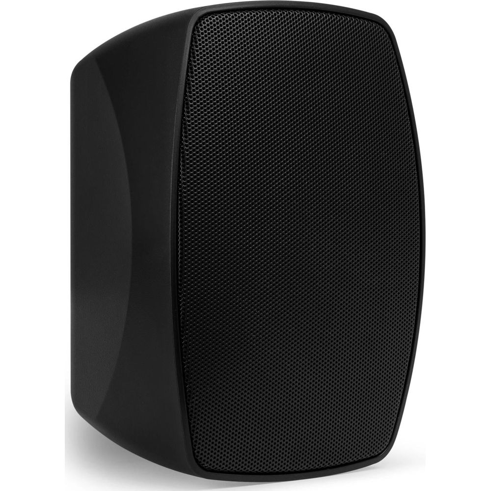 Altavoz negro con frente de rejilla, aislado sobre fondo blanco.