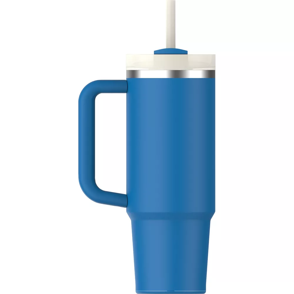 Kulplu mavi bardak, beyaz kapaklı ve pipetli.
