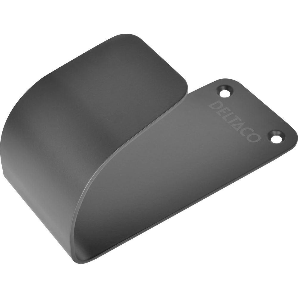 Een donkergrijs metalen beugel met twee gaten en het DELTACO-logo wordt getoond.
