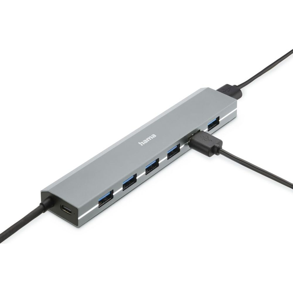 Szary hub USB wieloportowy z kablami na białym tle.