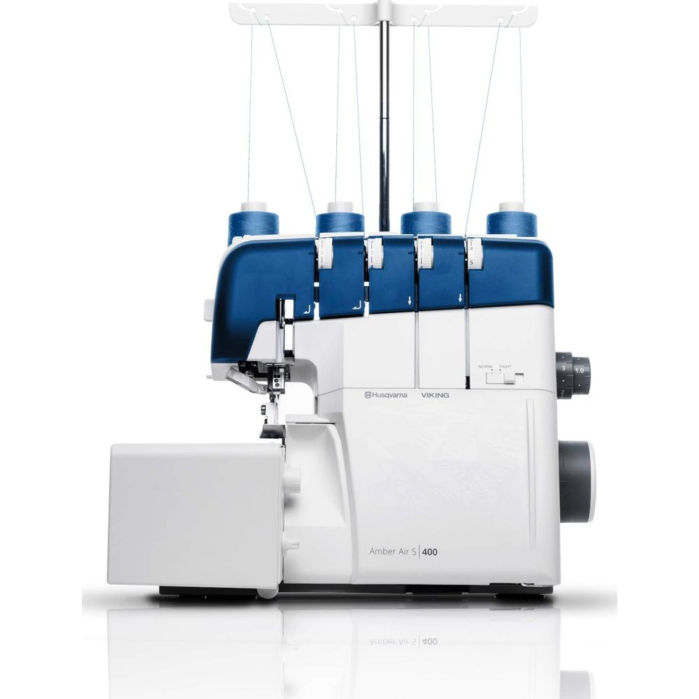 Ein weißer und blauer Husqvarna VIKING Overlock-Nähmaschinen-Ausstellungsraum.