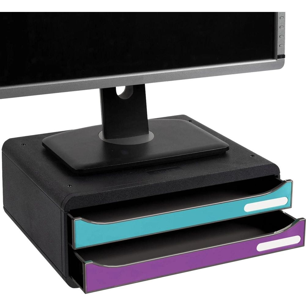 Un supporto nero per monitor con due cassetti, uno turchese e uno viola.