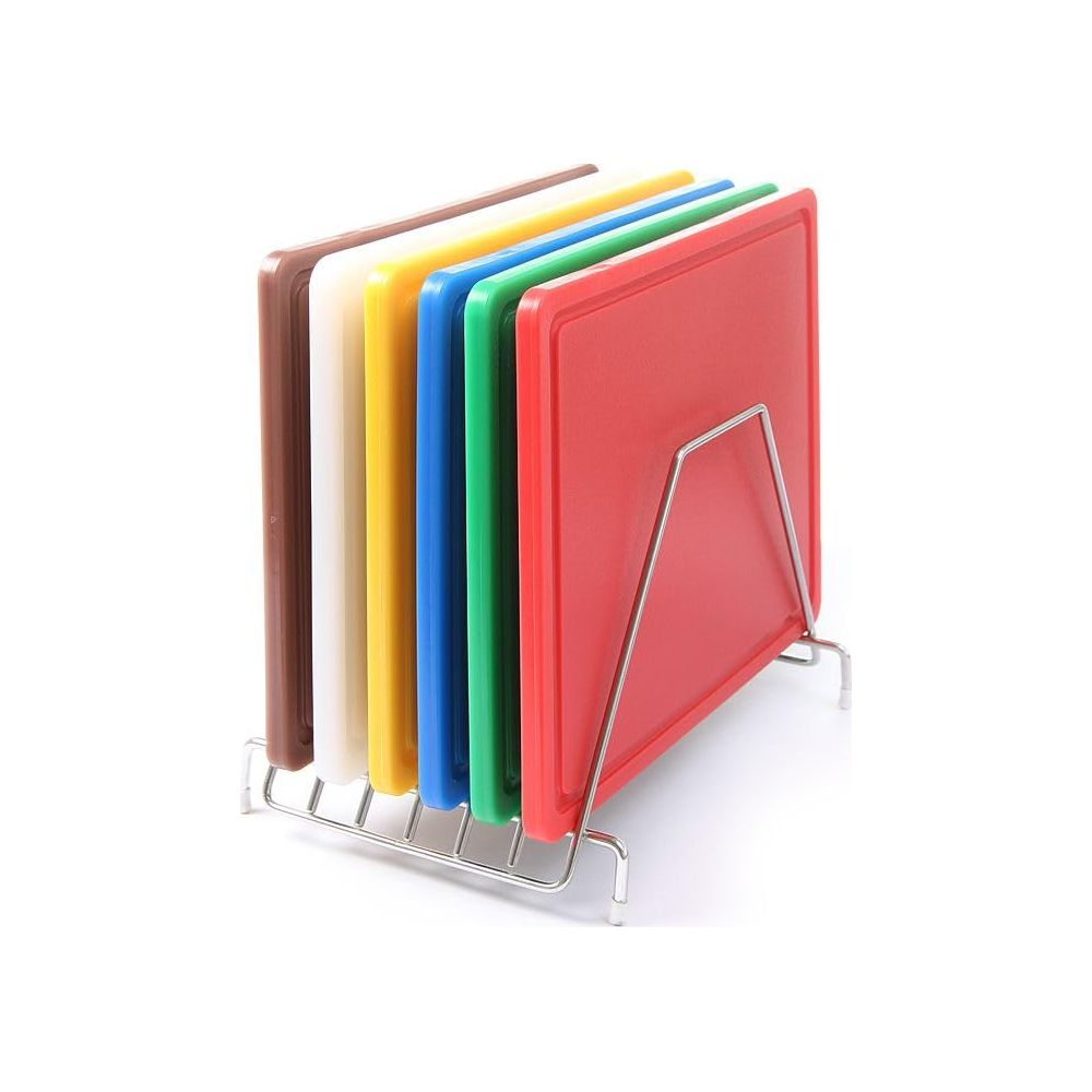 Set di sei taglieri in plastica colorata in un rack argentato.