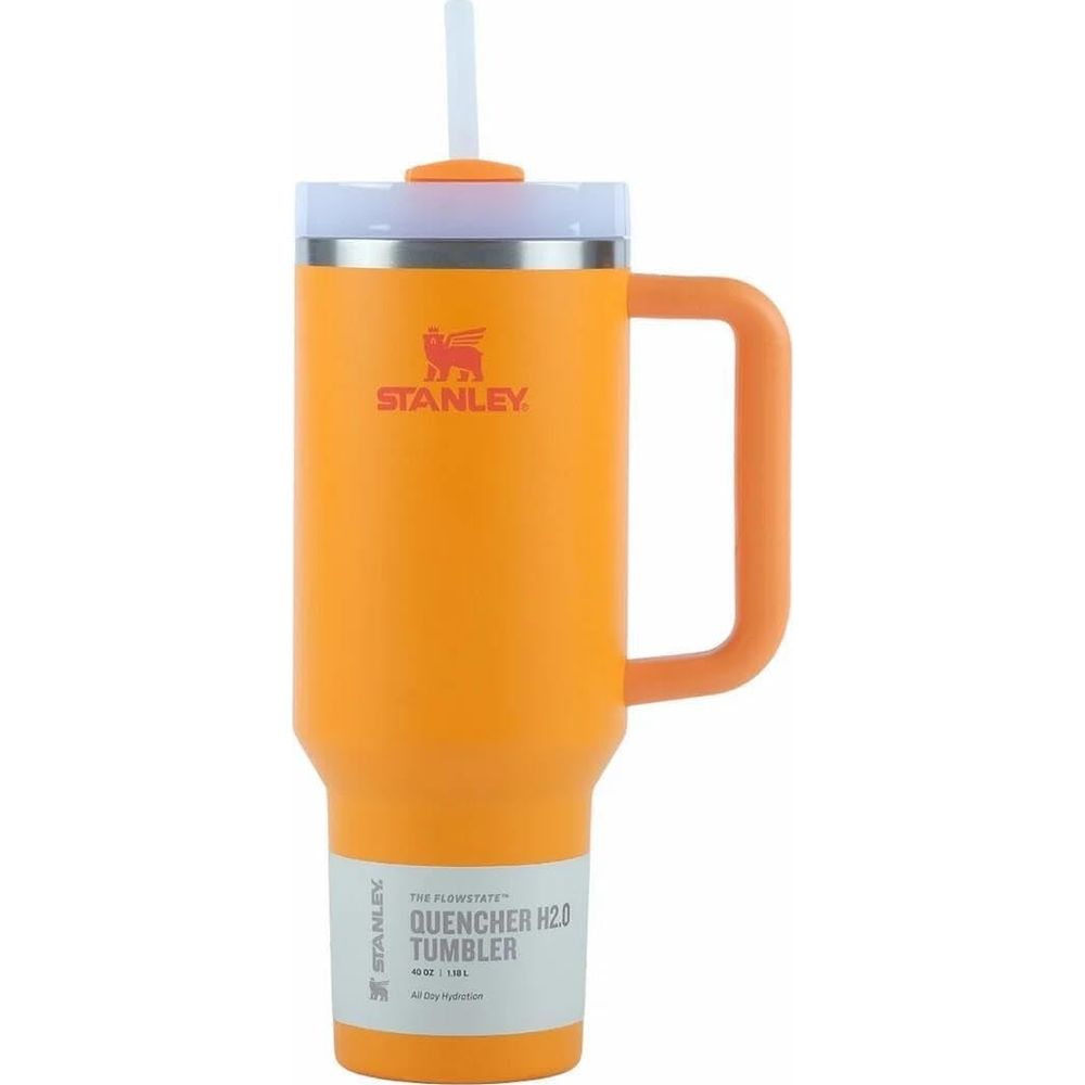 Turuncu Stanley Quencher H2.0 Bardağı beyaz kapaklı ve pipetli.