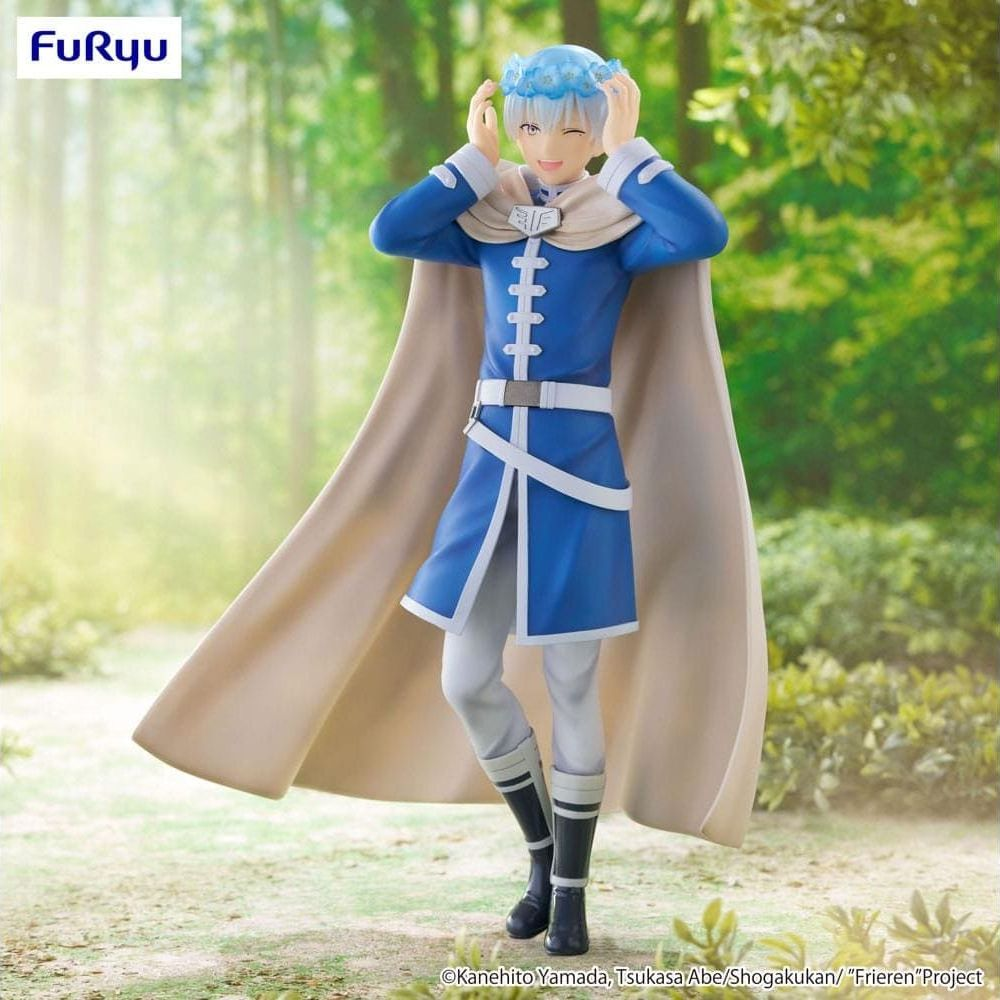 Une figurine de personnage d'anime aux cheveux bleus, vêtue de bleu avec une cape.