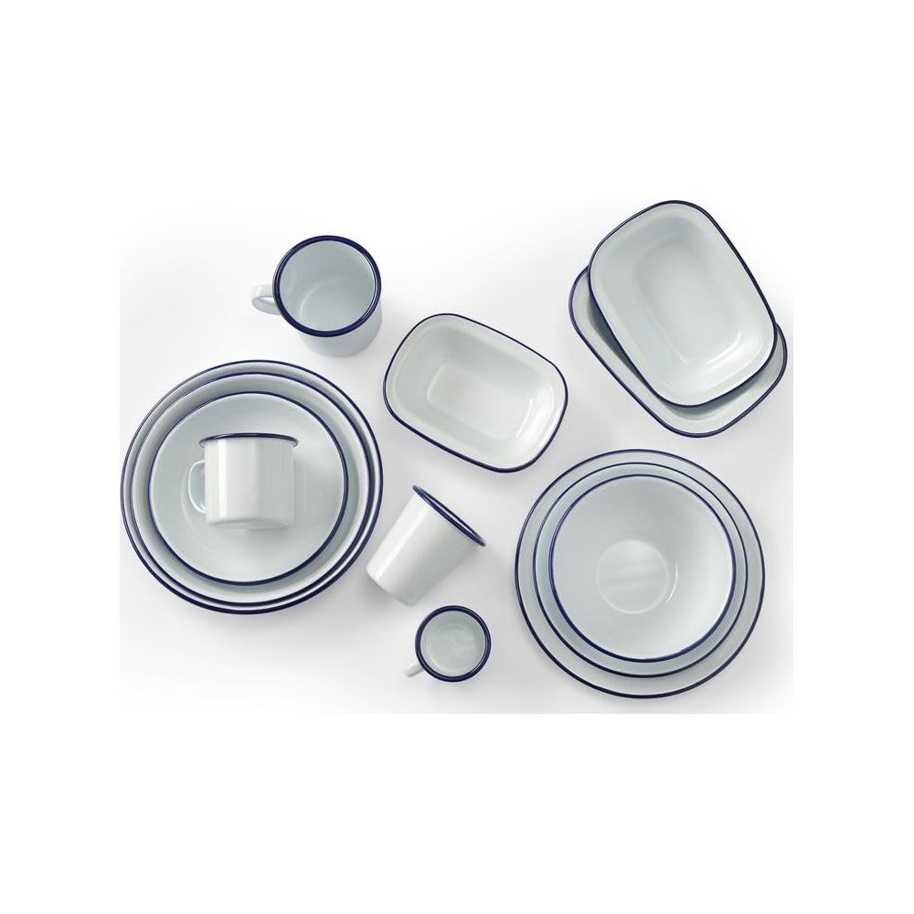 Stoviglie in smalto bianco con bordi blu: ciotole, piatti, tazze e contenitori.