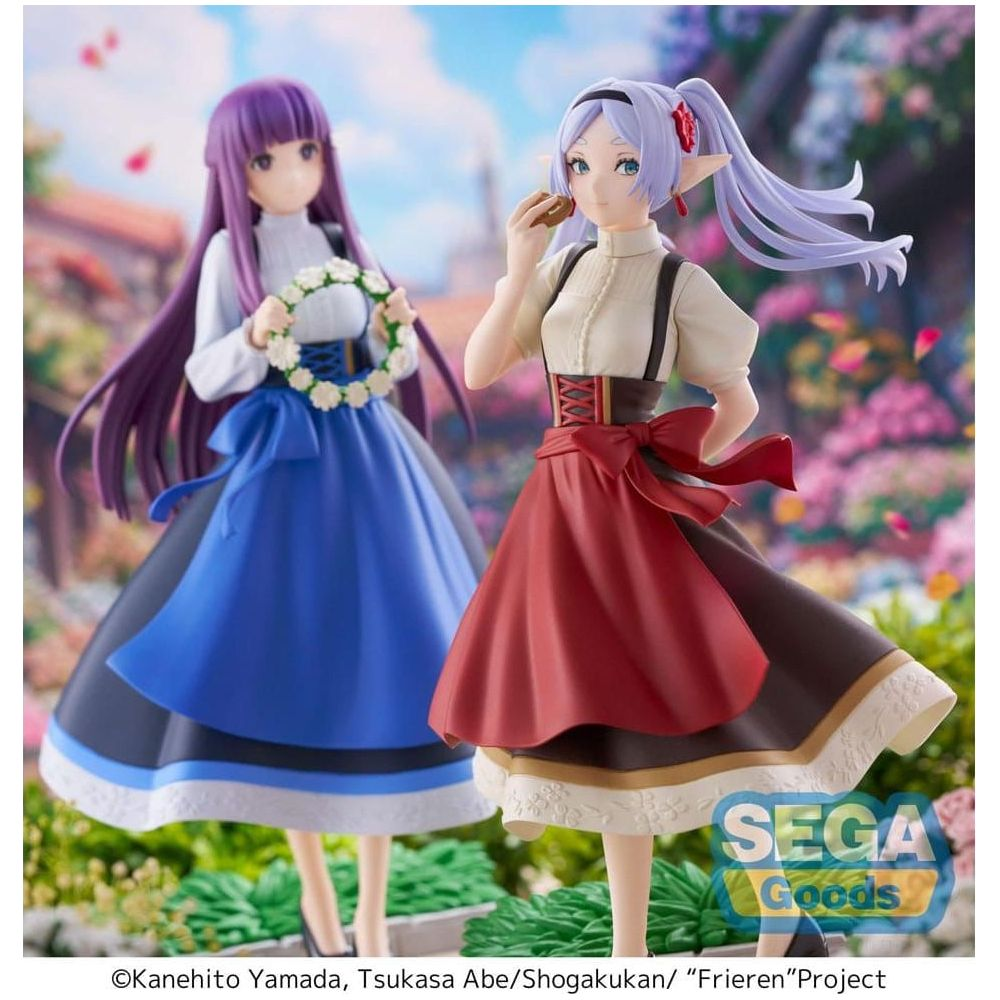 Deux figurines d'anime en extérieur; l'une aux cheveux violets tient une couronne, l'autre mange.
