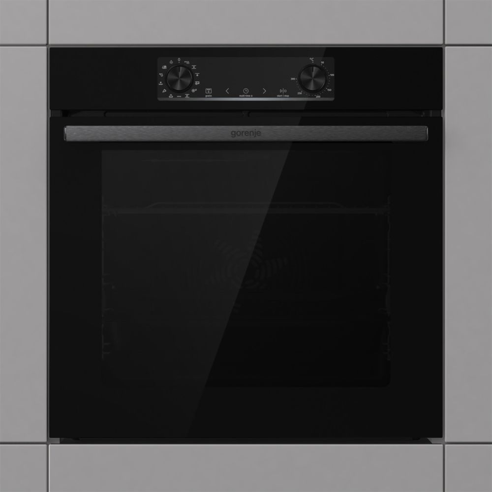 Ein moderner schwarzer Einbaubackofen mit silbernem Griff und digitaler Steuerung.