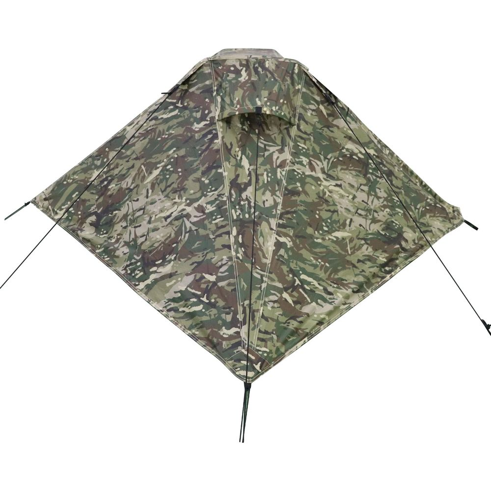 Una tenda mimetica con motivo multicam, vista dall'alto, con tiranti.