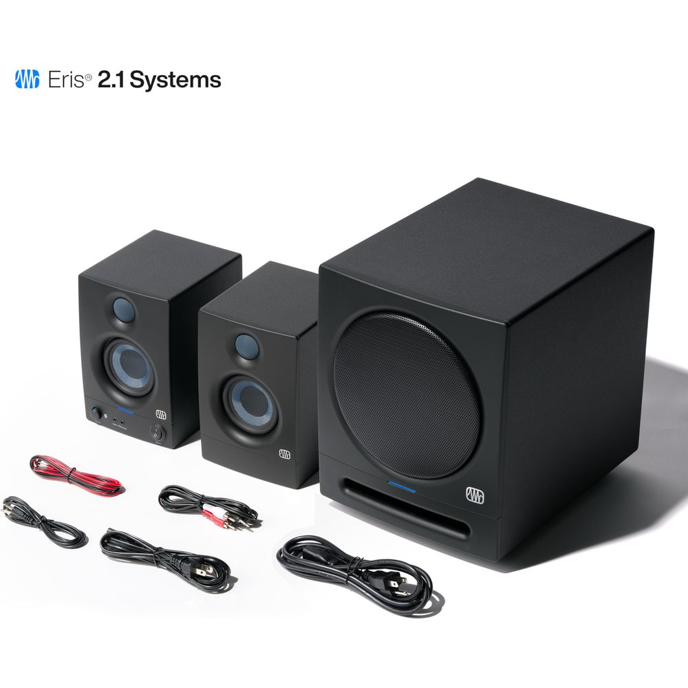 Dos altavoces Eris negros y un subwoofer con cables sobre fondo blanco.