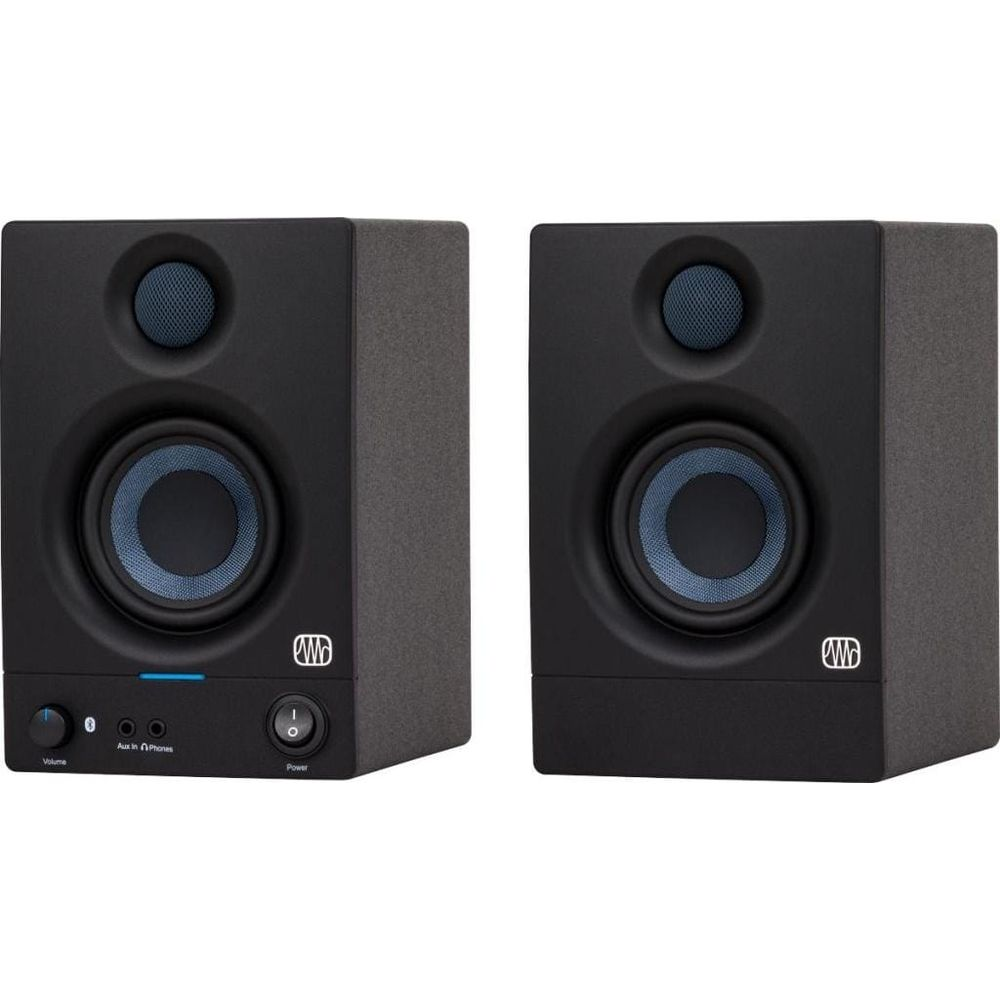 Dos altavoces negros con detalles azules, uno al lado del otro sobre fondo blanco.