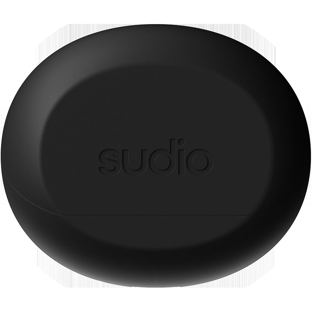 Schwarzes Ladecase mit dem „Sudio“-Logo.
