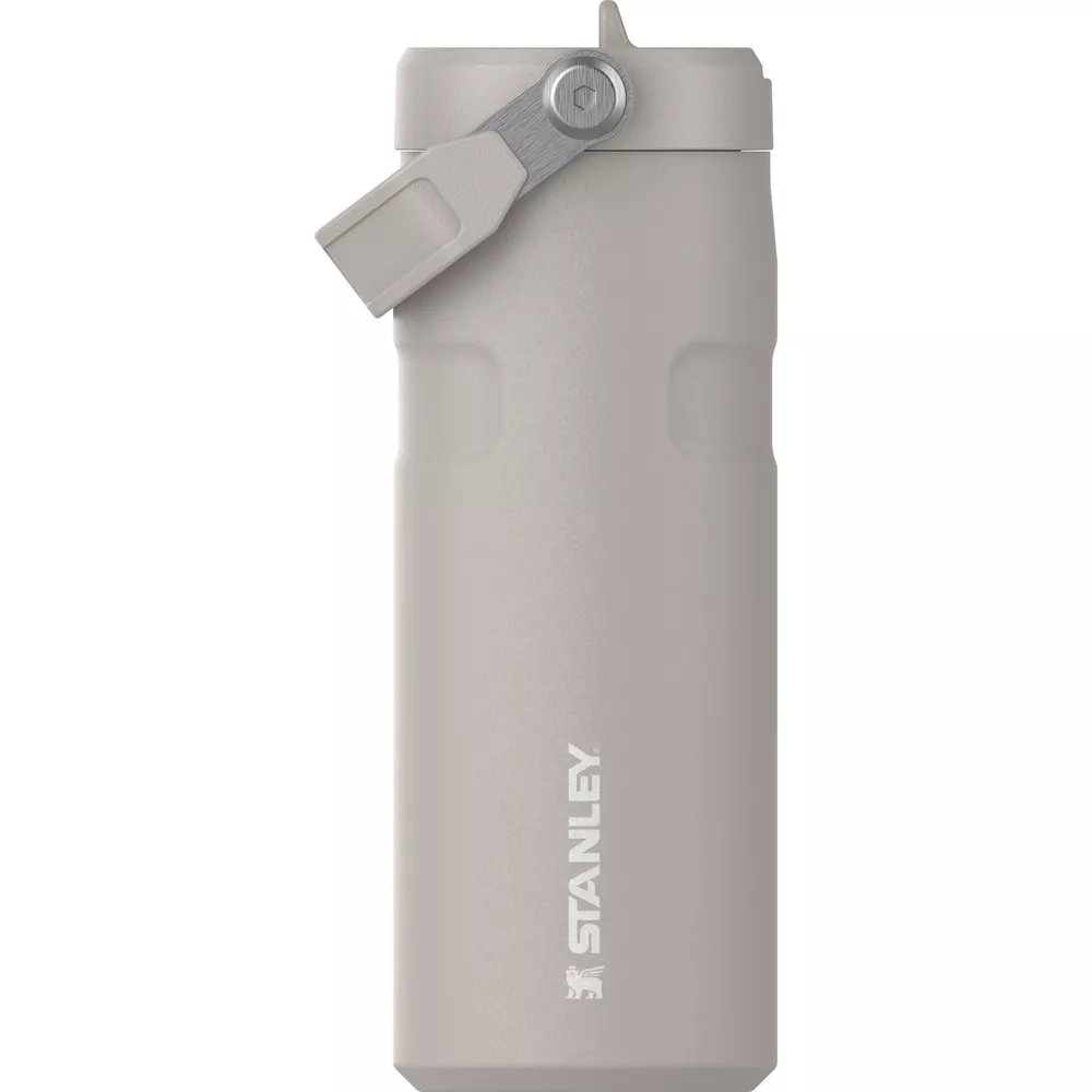 Gümüş saplı gri Stanley şişe. Beyaz arka plan.
