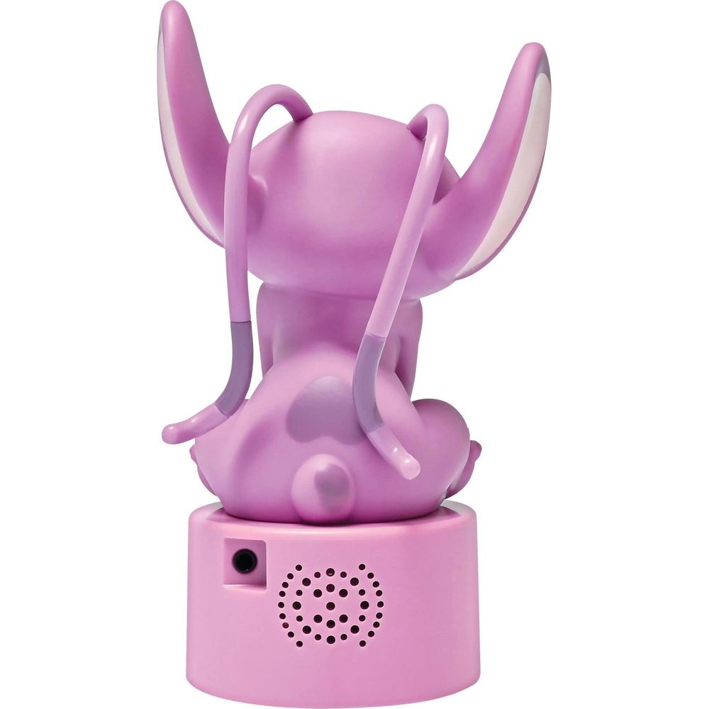Figura viola con grandi orecchie seduta su base rosa con griglia altoparlante.