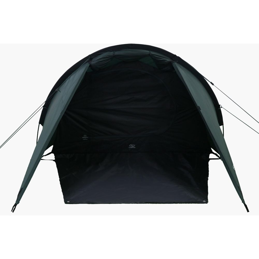 Tenda verde scuro con ingresso aperto, pavimento nero e pareti interne scure.