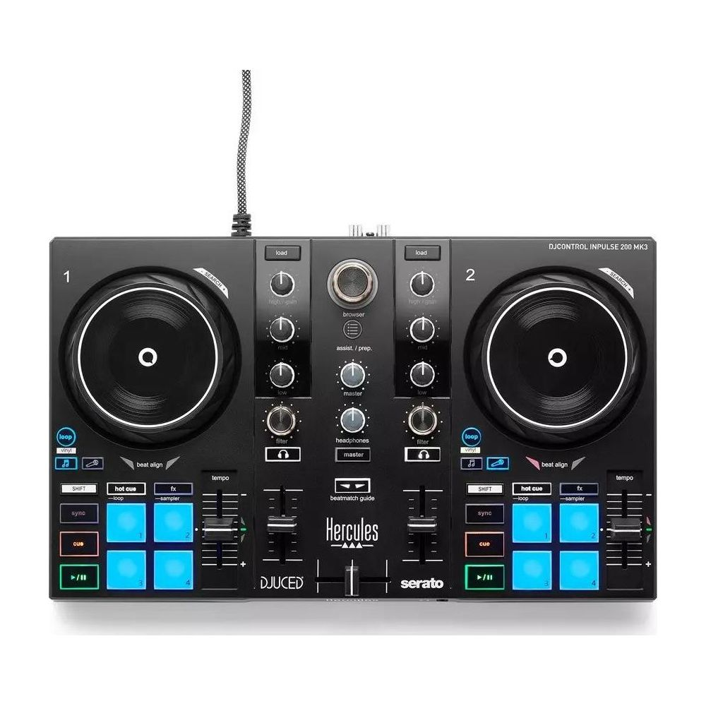 Un controlador DJ negro con dos jog wheels, pads y perillas.