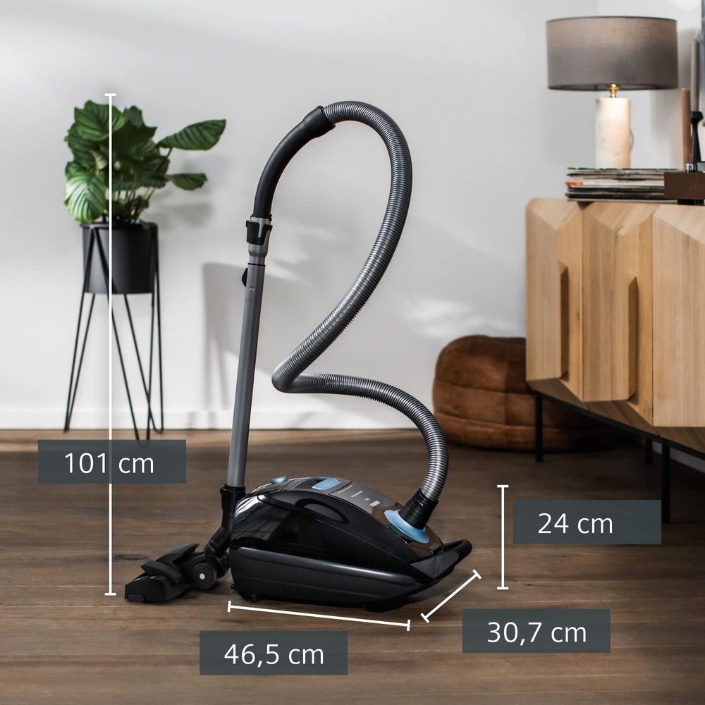Aspirapolvere nero con tubo e accessori, dimensioni: 101x46,5x30,7x24 cm.