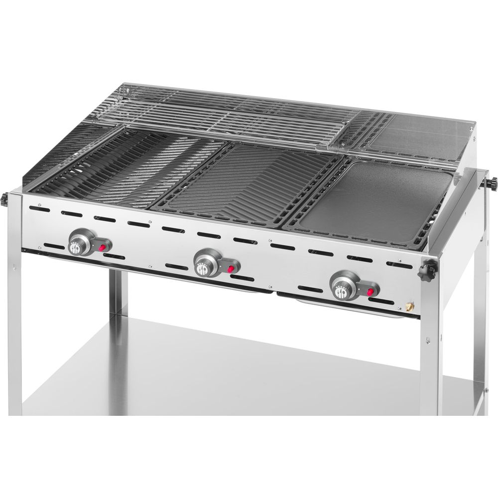 Edelstahlgrill mit drei Grillflächen und drei Drehreglern.