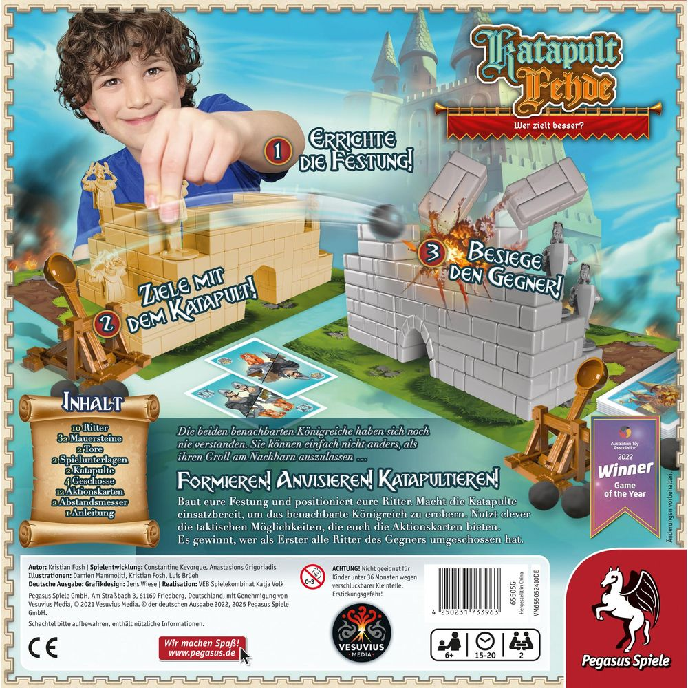 Spielverpackung: Junge spielt Katapultspiel, baut Burg, greift Gegnerburg an.