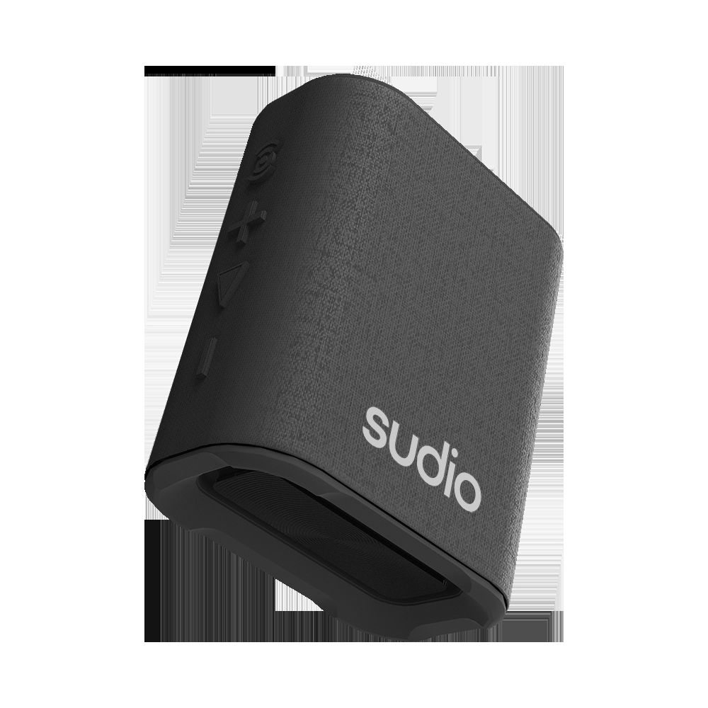Un haut-parleur Sudio noir et rectangulaire avec des boutons de commande sur le côté.