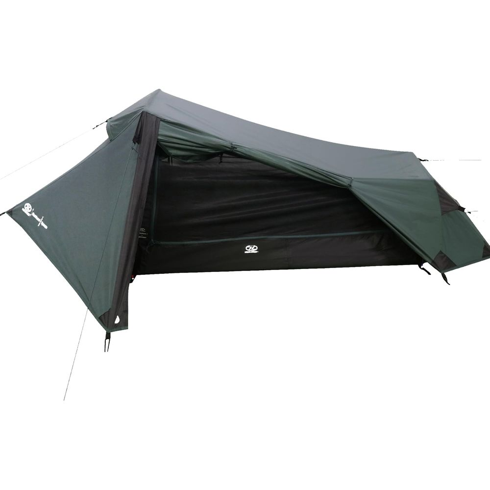 Una tenda verde scuro con rete nera su sfondo bianco.
