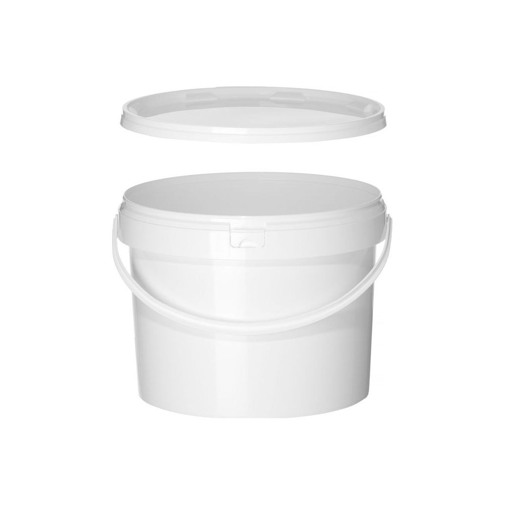 Un secchio di plastica bianco con manico e il suo coperchio bianco staccato.