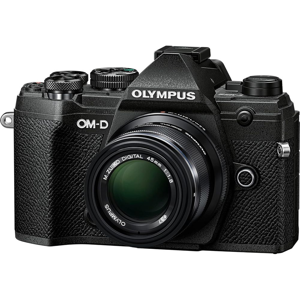 Schwarze Olympus OM-D Kamera mit M.Zuiko 45mm 1:1,8 Objektiv.