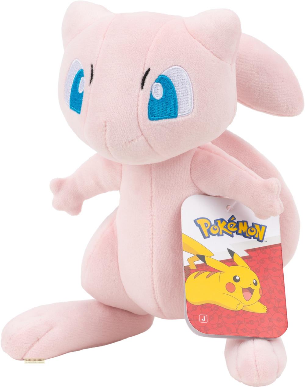 Ein rosafarbener Mew-Plüsch mit einem Pokémon-Anhänger mit Pikachu.