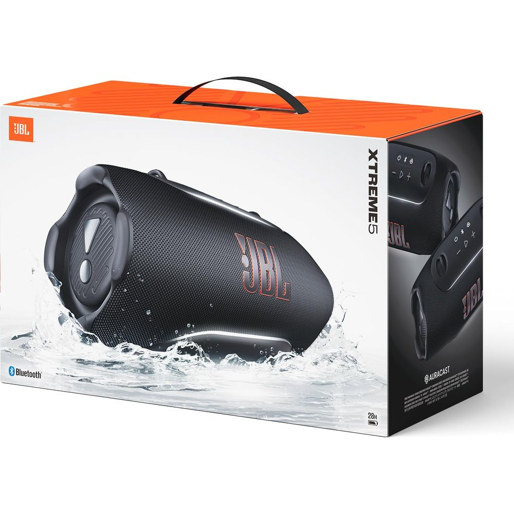 JBL Xtreme 5 Lautsprecherbox in schwarzem Carbon-Look, spritzwassergeschützt auf Verpackung.