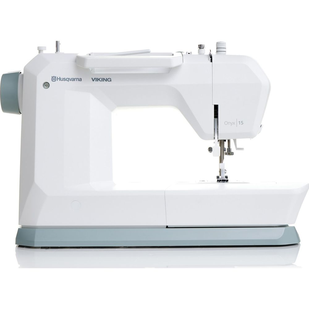 Machine à coudre blanche avec base turquoise, marque Husqvarna Viking Onyx 15.