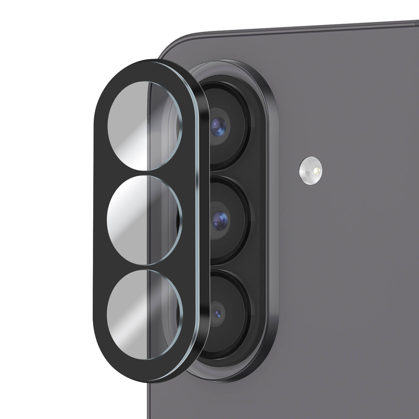Protection d'appareil photo de smartphone noire avec trois objectifs et flash.