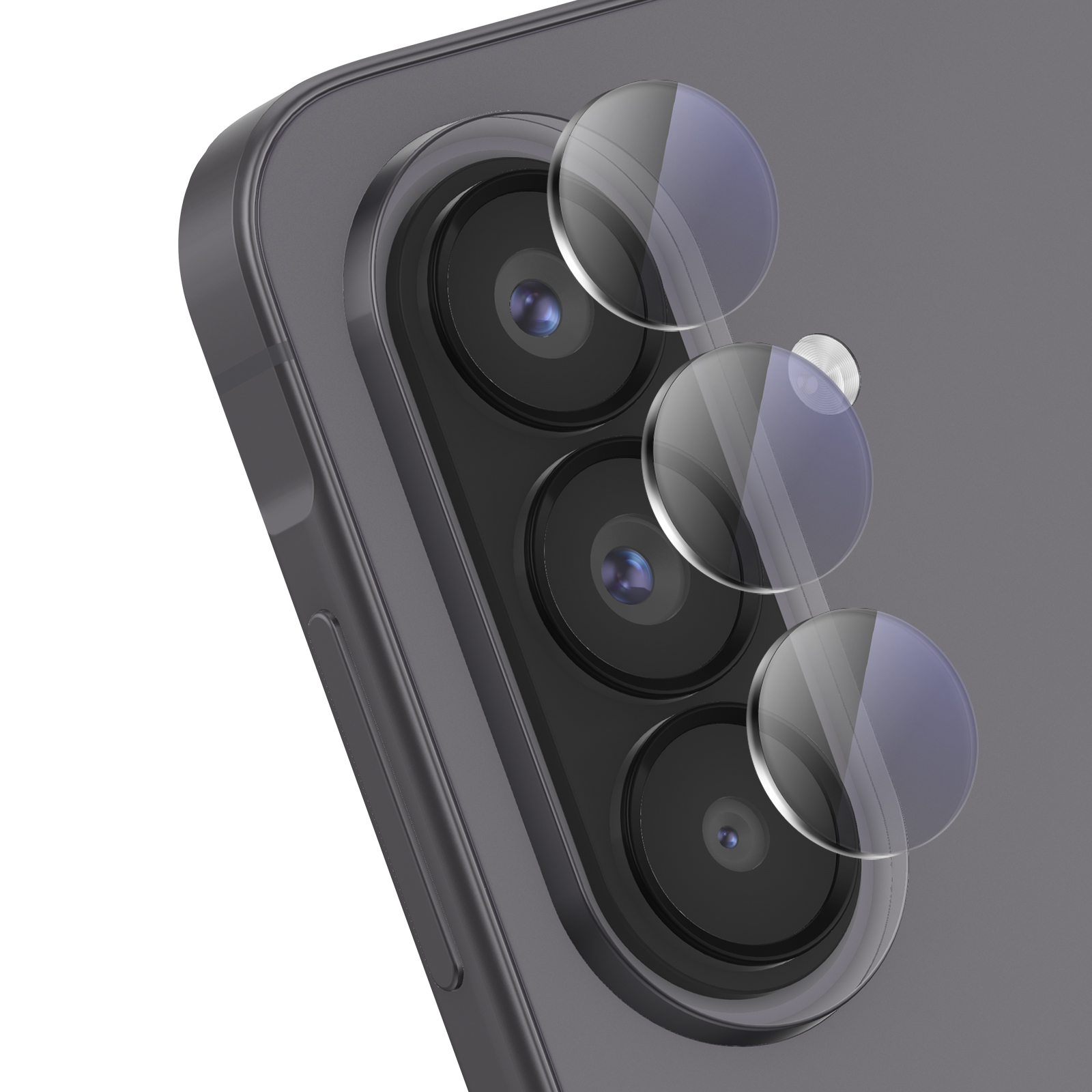 Close-up van drie smartphone cameralenzen met beschermende glasplaatjes.
