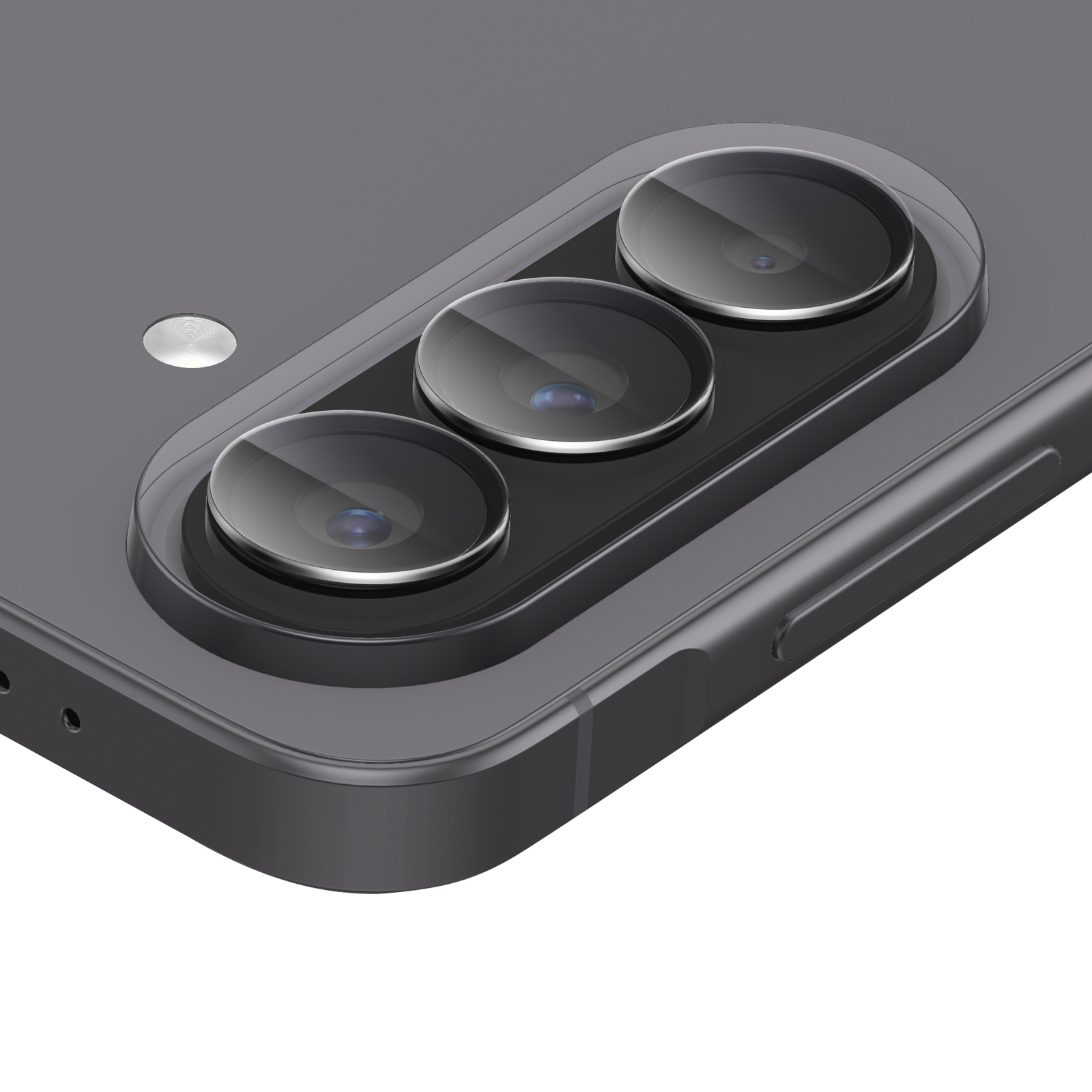 Drie cameralenzen op een donkere smartphone, close-up.