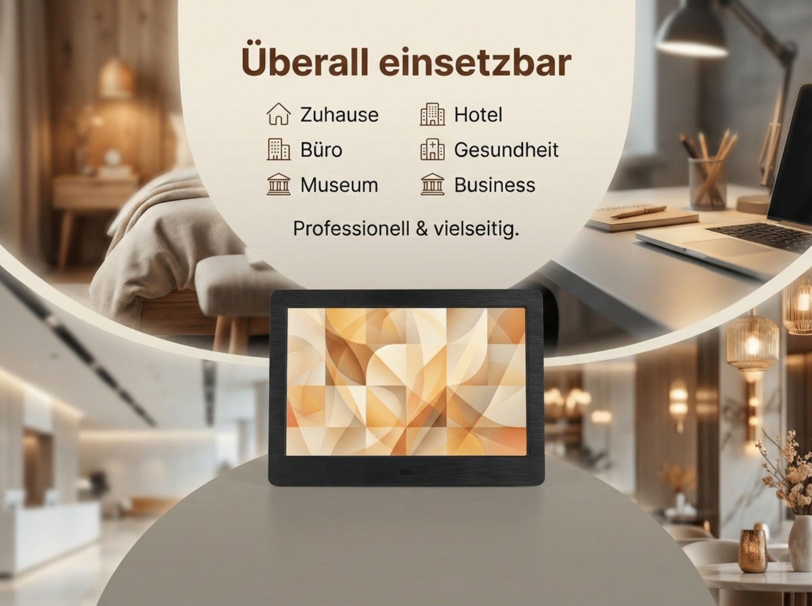 Digitaler Fotorahmen mit abstraktem Muster, umgeben von Szenen: Schlafzimmer, Büro, Hotel.