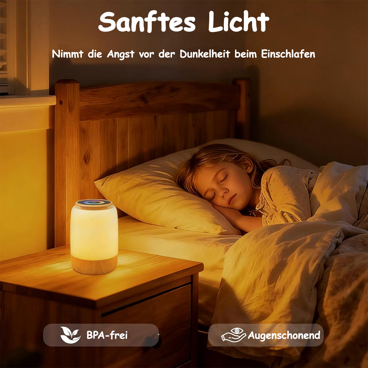 Ein Mädchen schläft in einem Bett, das von einem Nachttischlicht beleuchtet wird.