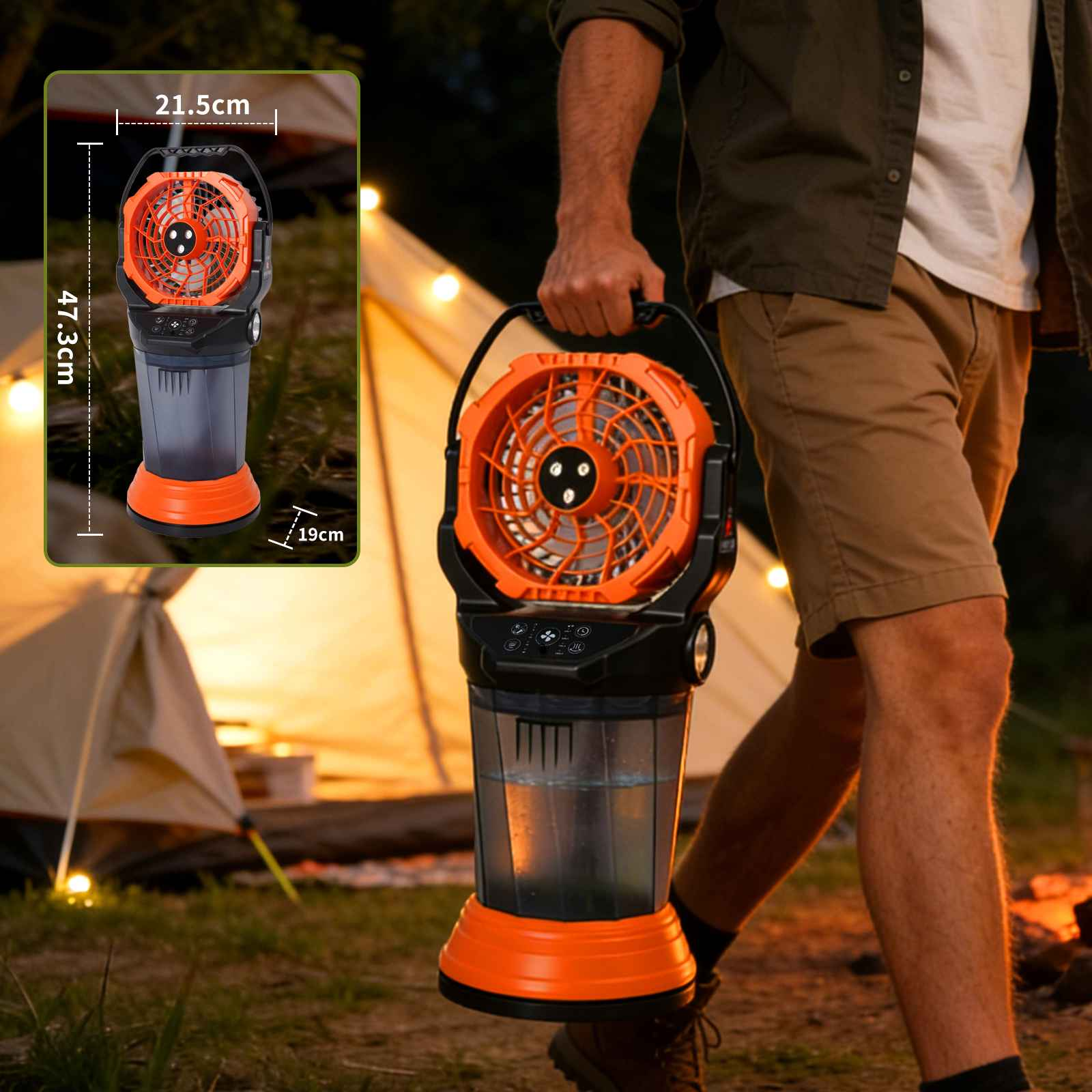 Ein Mann trägt einen tragbaren Campinglüfter mit Wassertank im Freien.