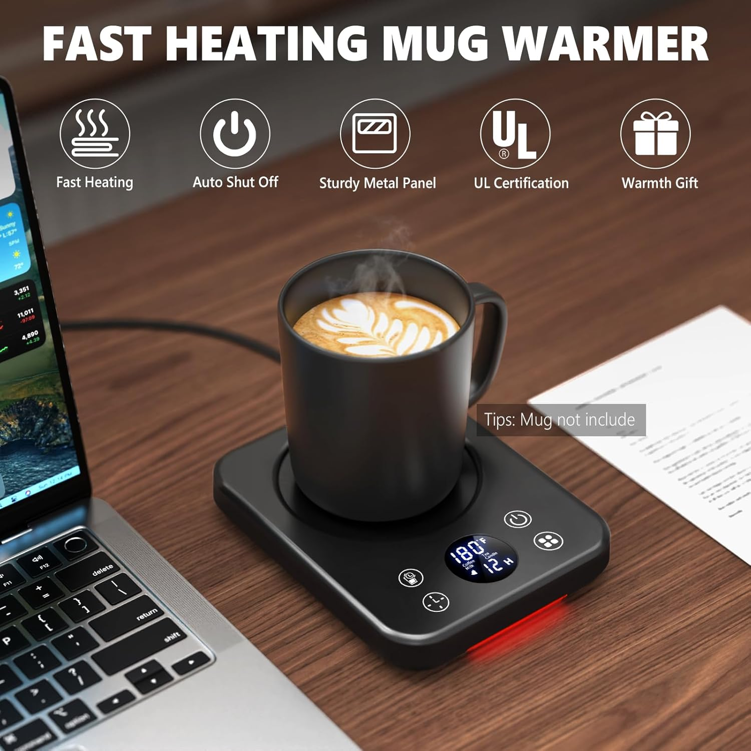 Ein schwarzer Tassenwärmer mit einer dampfenden Kaffeetasse steht auf einem Holztisch neben einem Laptop.