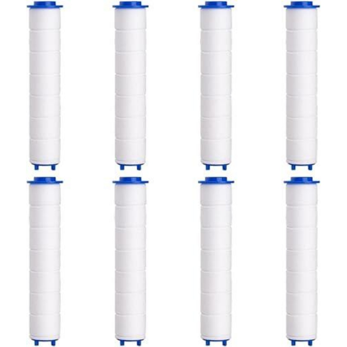 Acht weiße Wasserfilter mit blauen Kappen, in zwei Reihen angeordnet.