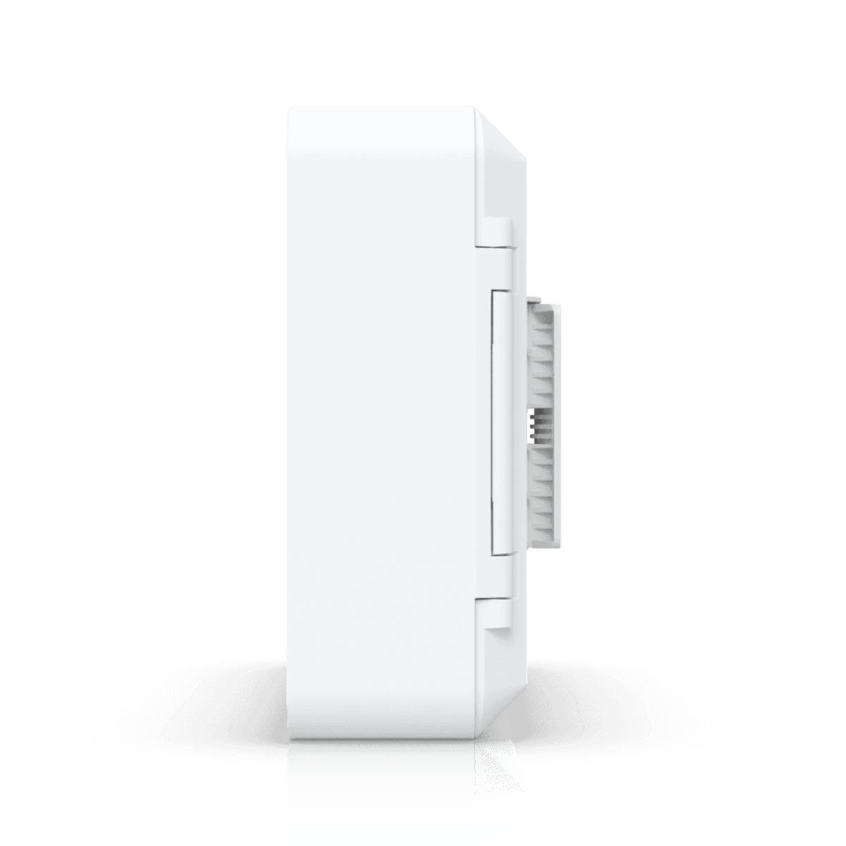 Un dispositivo rettangolare bianco con un connettore visibile sul lato destro.