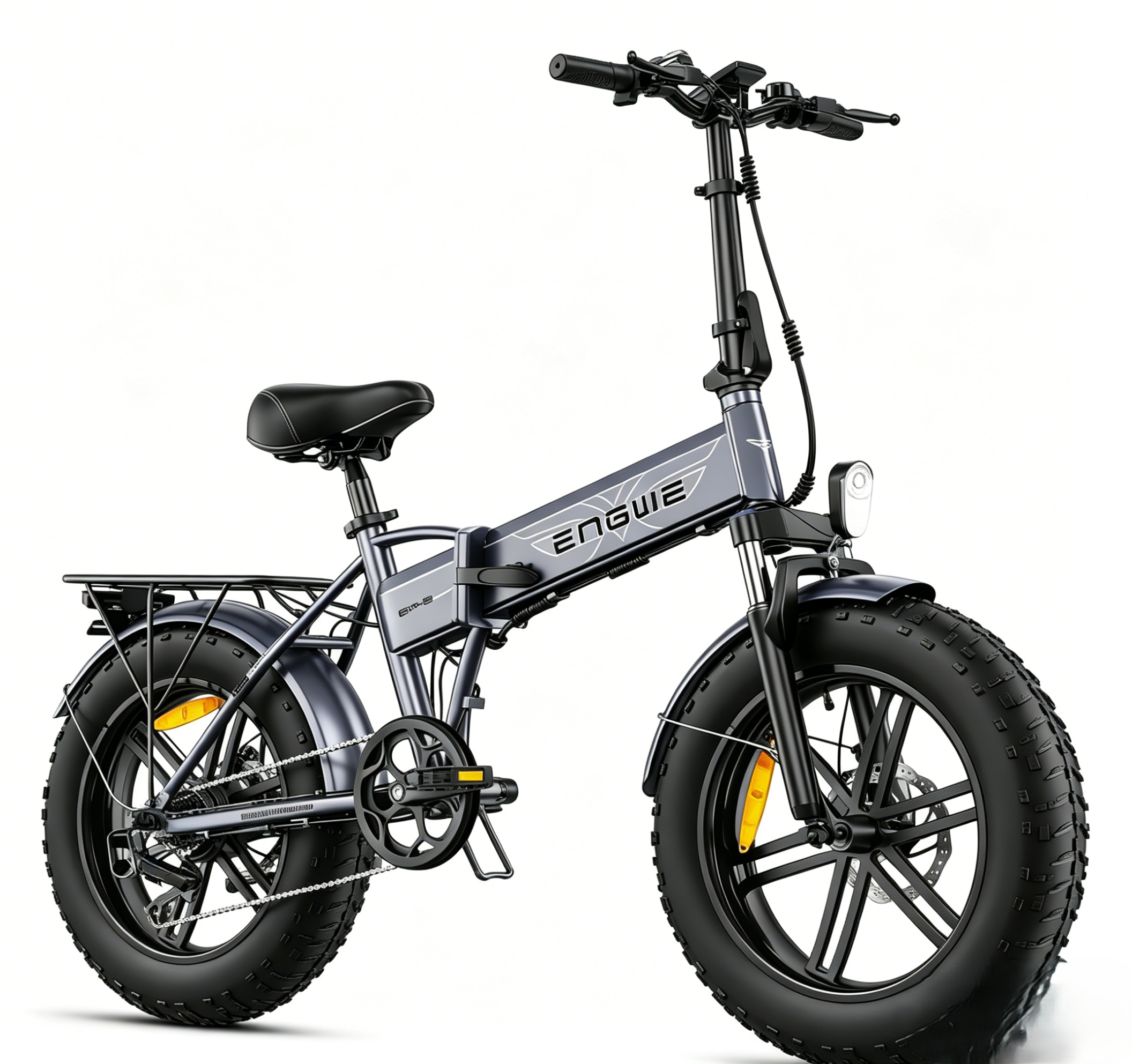 Una e-bike pieghevole grigia con pneumatici larghi, portapacchi e faro anteriore.