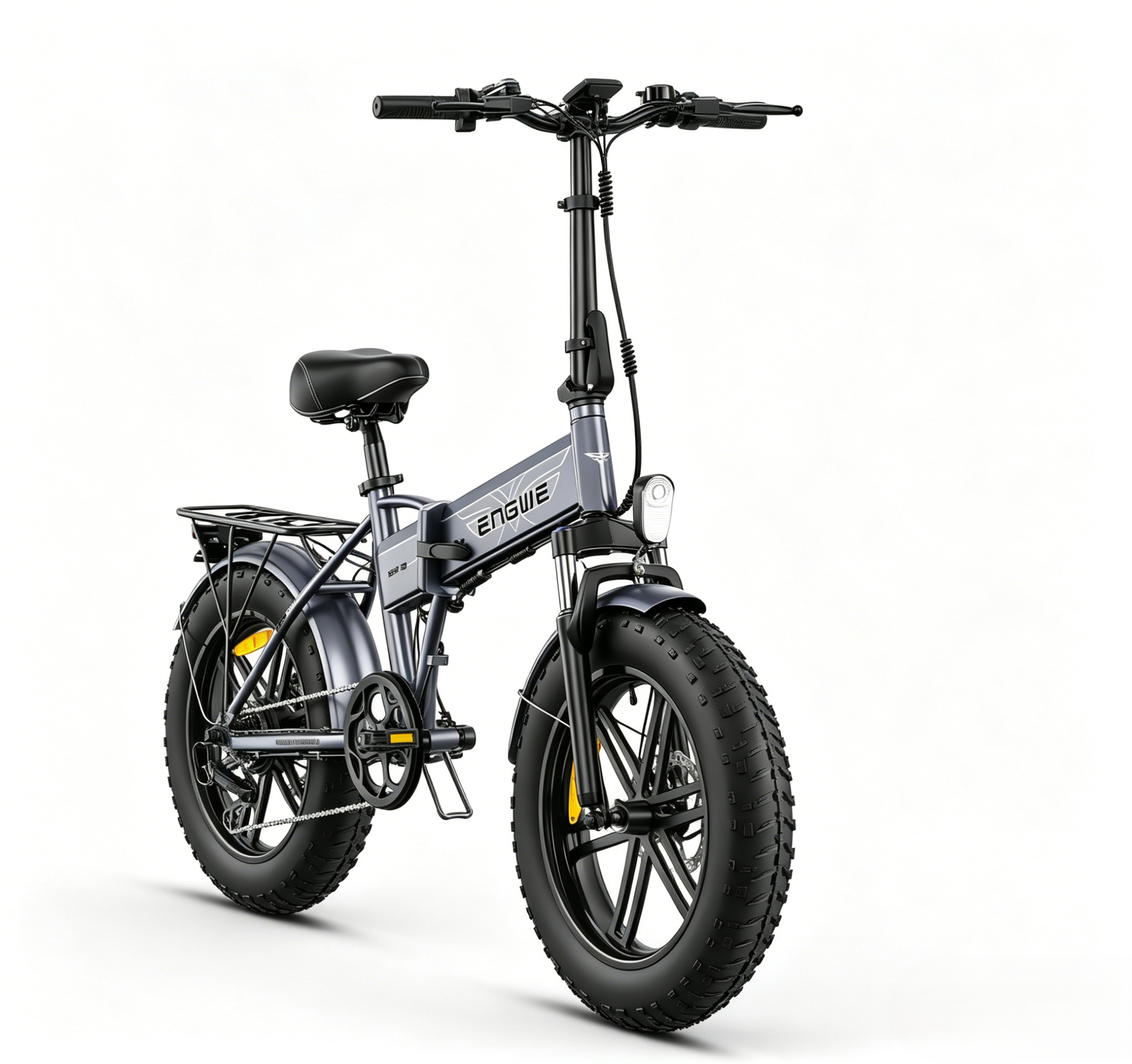 Bici elettrica grigia con gomme larghe, portapacchi e luce anteriore.
