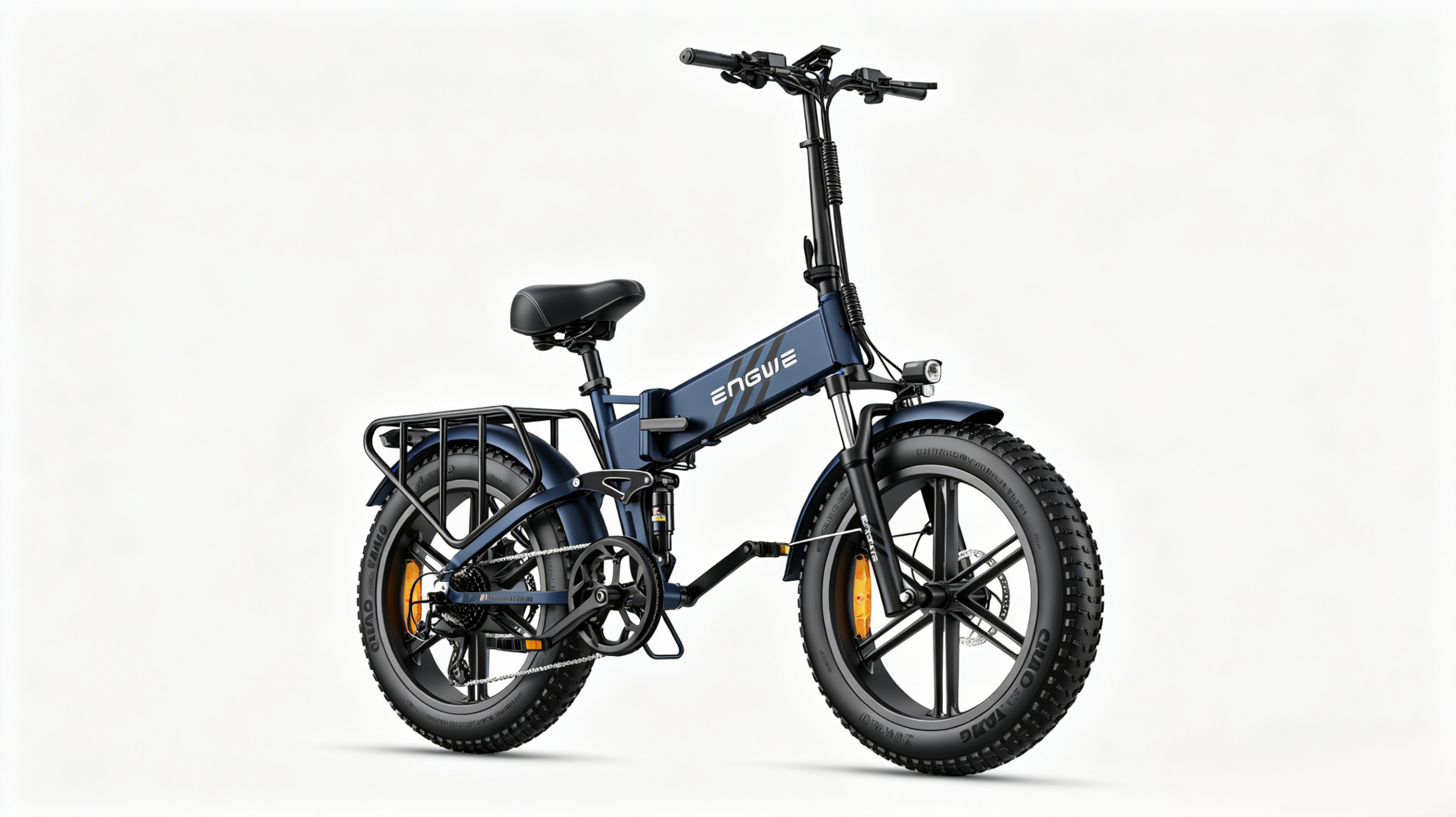 Bicicletta elettrica pieghevole blu scuro con pneumatici larghi e portapacchi.